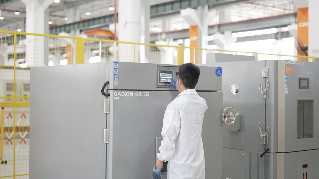Shanghai Elumotive Tech focuses on power quality equipment and solutions. AHF SVG equipment testing